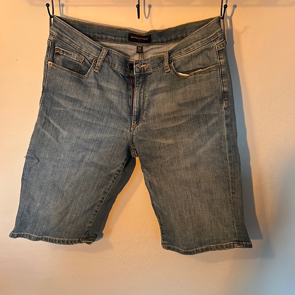 Banana Republic Bermuda Short - Picture 1 of 3